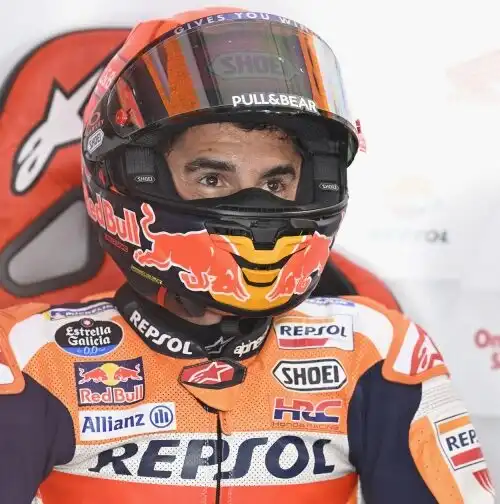 MotoGp, Qatar: Marc Marquez cade nel warm-up, ok Ducati