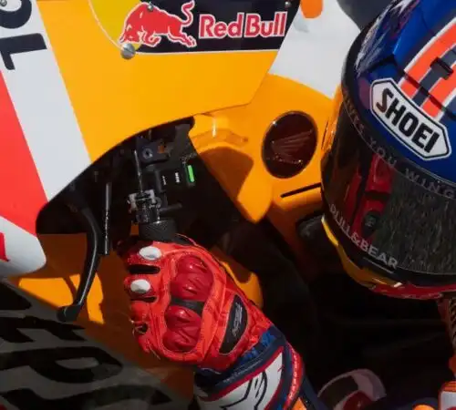 Marc Marquez celebra il week-end senza capitomboli