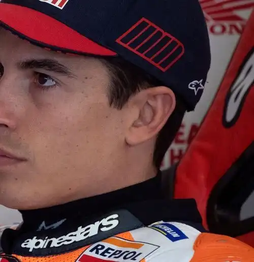 Marc Marquez sbotta: “La moto non aiuta, confronto continuo con i dottori”