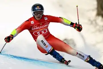 Marco Odermatt domina la prima manche a Val d’Isère. Due italiani in top 15