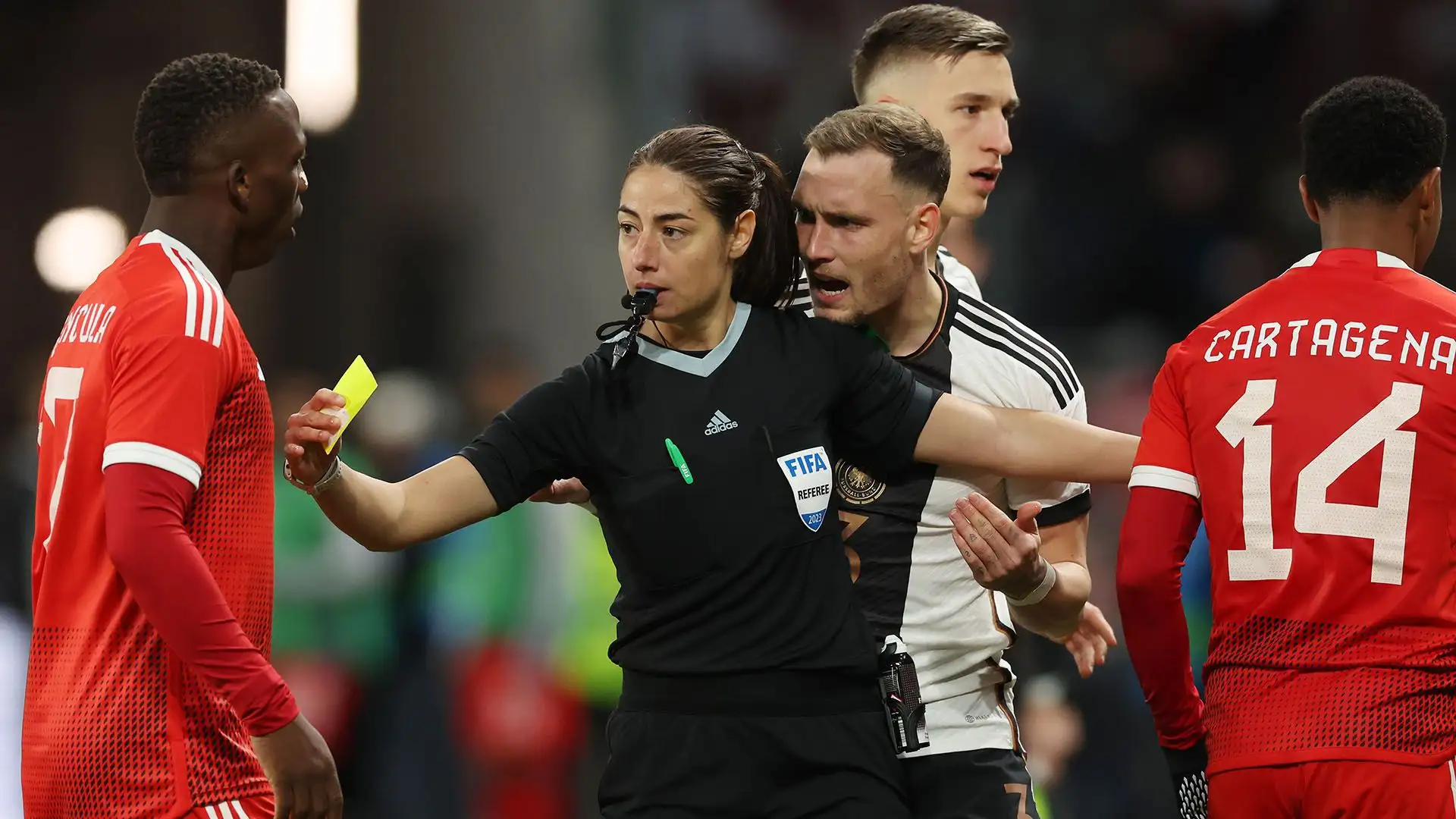 E' un esempio per le ragazze che vogliono diventare arbitro