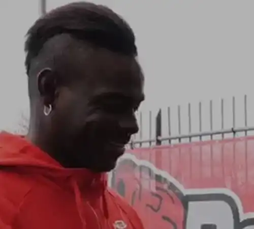 Monza, Mario Balotelli incanta i compagni in allenamento