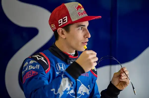 Il numero 93 a Zeltweg si è messo al volante di una Red Bull del 2014 motorizzata Honda ma con livrea della Toro Rosso.