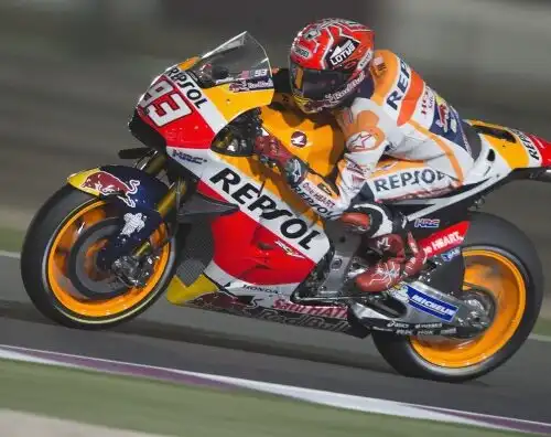 Marquez tallona Iannone, Rossi e Lorenzo dietro