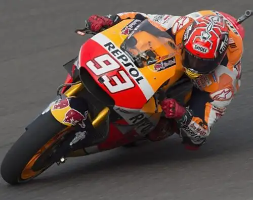 Marquez subito davanti, Rossi settimo