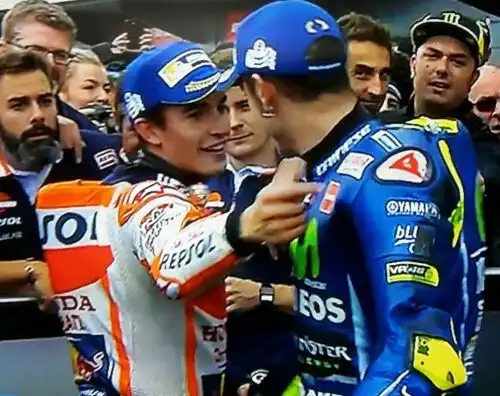 Siparietto tra Marquez e Rossi nel dopo gara