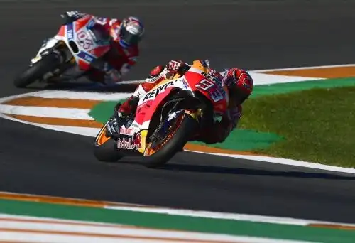 Marquez fa la pole e cade, Dovi indietro