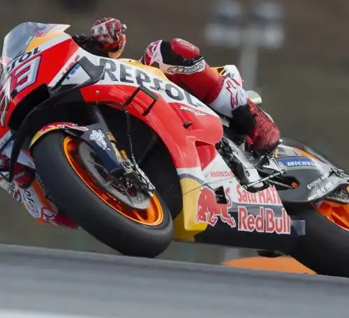 Pole e record per Marquez, quarta fila per Valentino Rossi