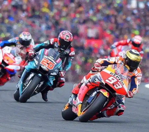 Marquez vince anche l’ultima, Valentino Rossi dietro