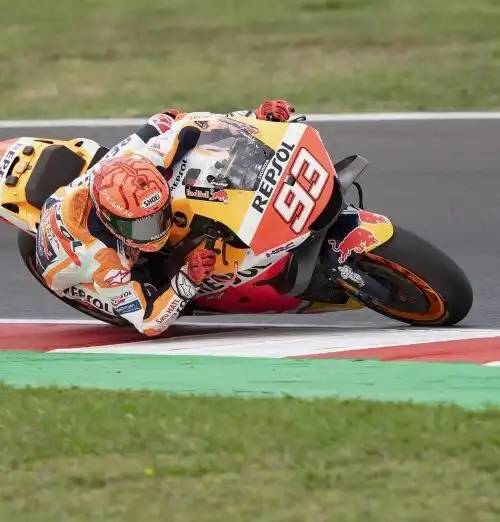 Honda, moto stravolta: Marc Marquez stringe i denti