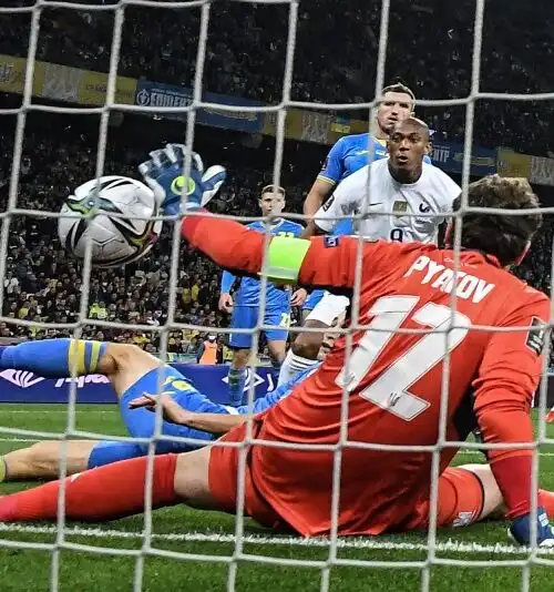 Goleade per Olanda e Turchia, frena la Francia