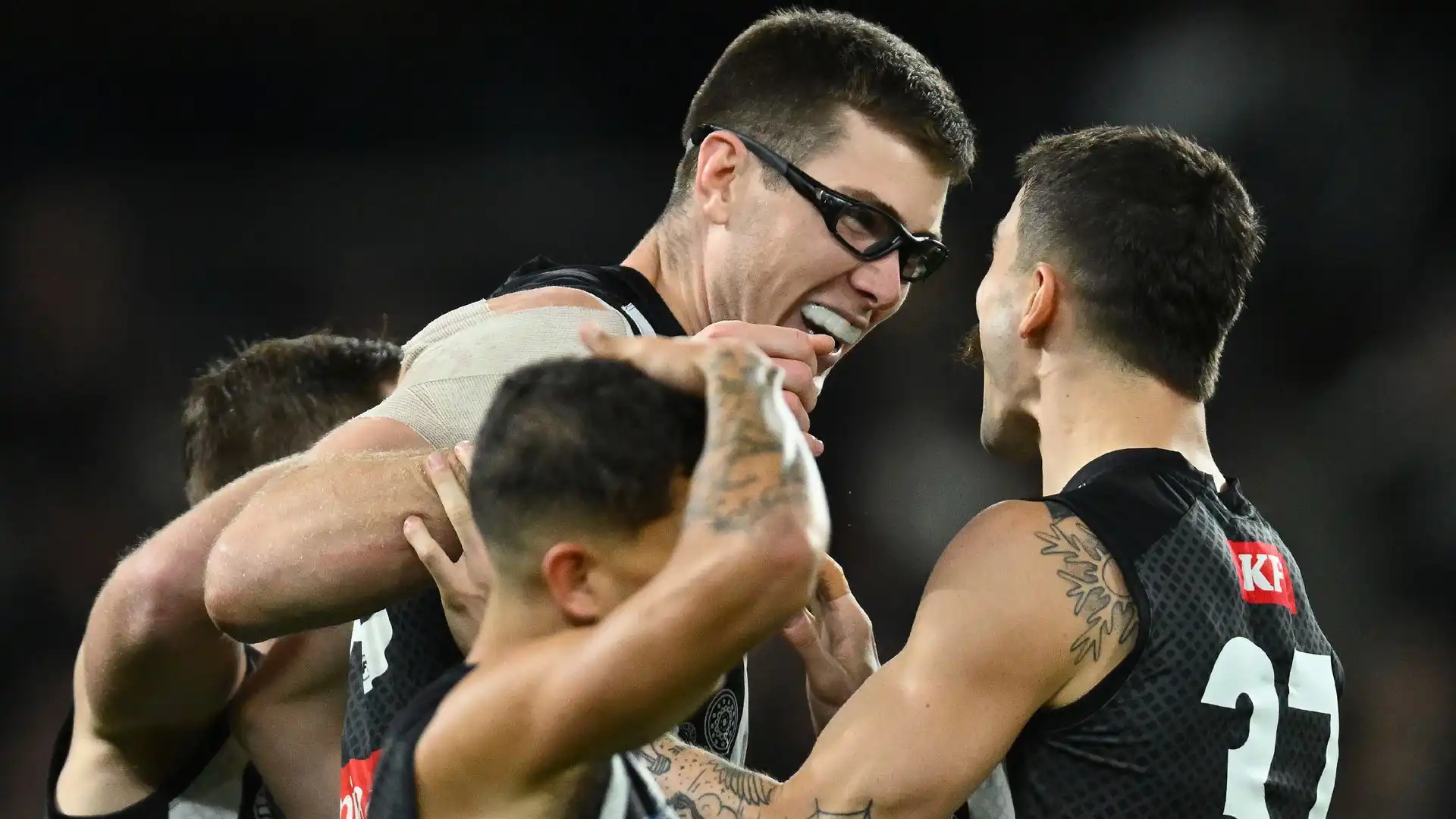 Mason Cox è un vero e proprio gigante