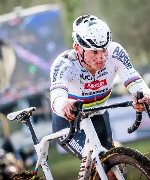 Mathieu Van der Poel domina anche nella Coppa del Mondo di ciclocross