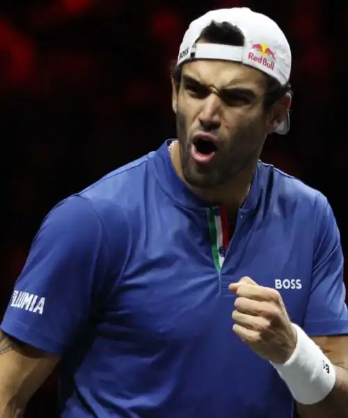 Matteo Berrettini non nasconde le sue emozioni dopo la vittoria davanti a Roger Federer