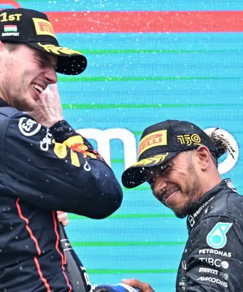 F1, Max Verstappen infierisce sulla Mercedes e Lewis Hamilton