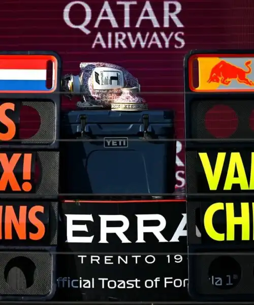 Max Verstappen fa entrare la Red Bull nella storia: le foto