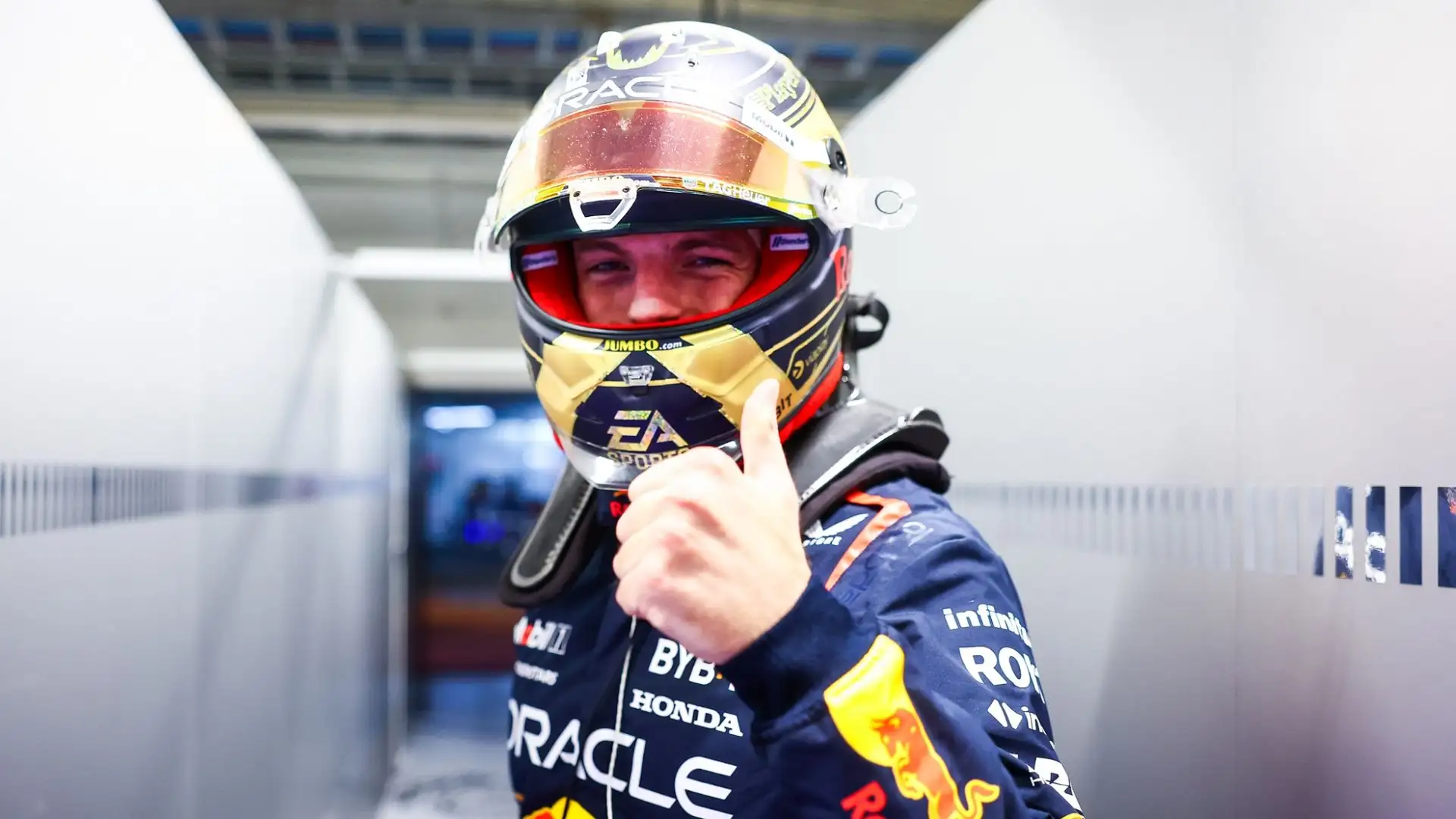 Il pilota olandese ha candidamente ammesso che non gli mancano affatto le battaglie serrate del passato con Lewis Hamilton