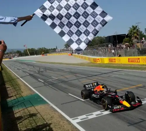 F1, in Spagna vince Max Verstappen: doppia beffa per Charles Leclerc