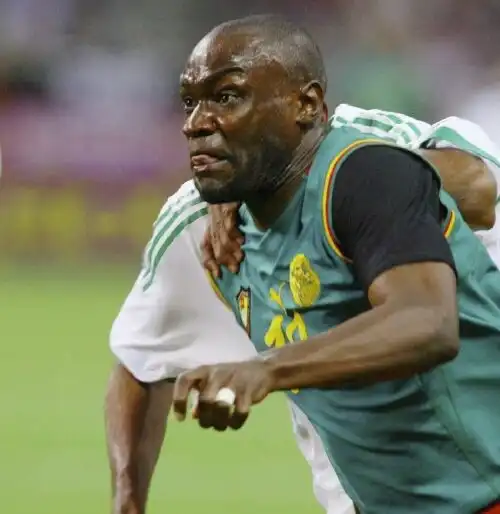 Patrick Mboma spinge il Camerun verso la finale