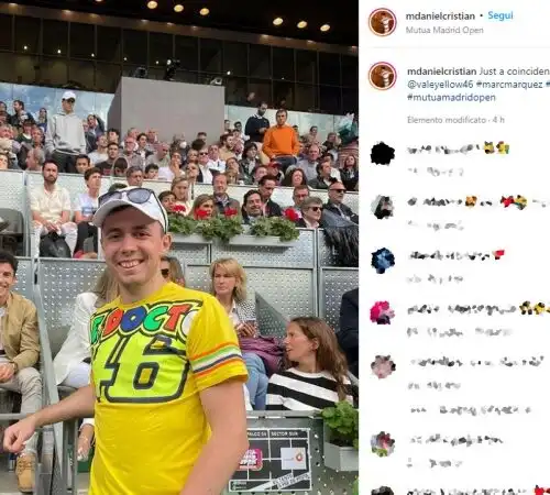 Si fa fotografare in giallo davanti a Marc Marquez: i tifosi di Valentino Rossi hanno un nuovo idolo
