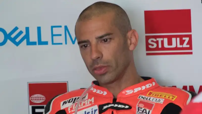 Marco Melandri ci va giù pesante con Valentino Rossi