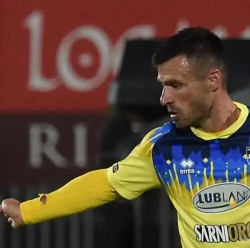 Il Pescara schianta il Benevento, Crotone primo