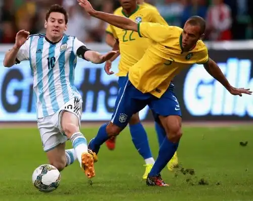 Calcio no stop su Sky: piatto forte Brasile-Argentina
