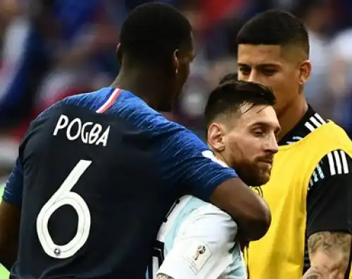 Paul Pogba consola Messi