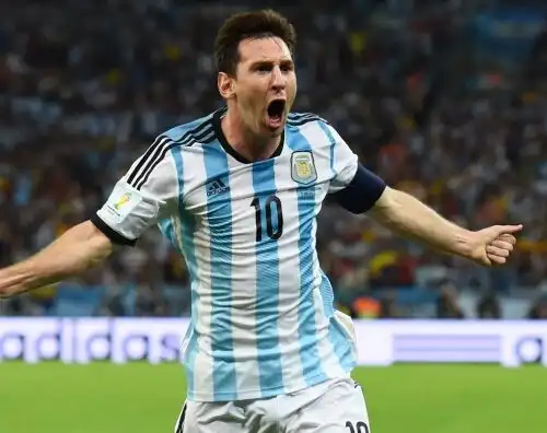 Messi da record, infortunio Lavezzi