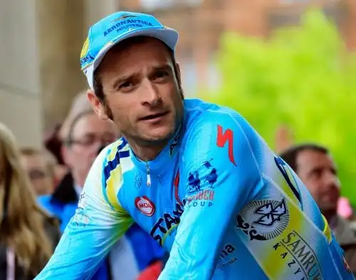 Giro, Astana: “Scarponi sempre con noi”