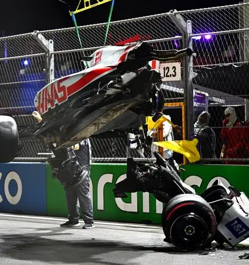 F1, violento incidente per Mick Schumacher: il pilota sta bene