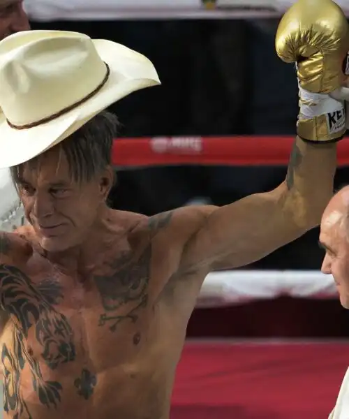 Mickey Rourke compie 70 anni. Le foto del match contro Elliot Seymour
