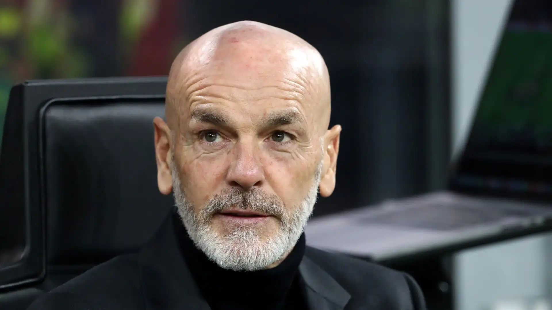 Milan all'assalto del bomber olandese. Le immagini
