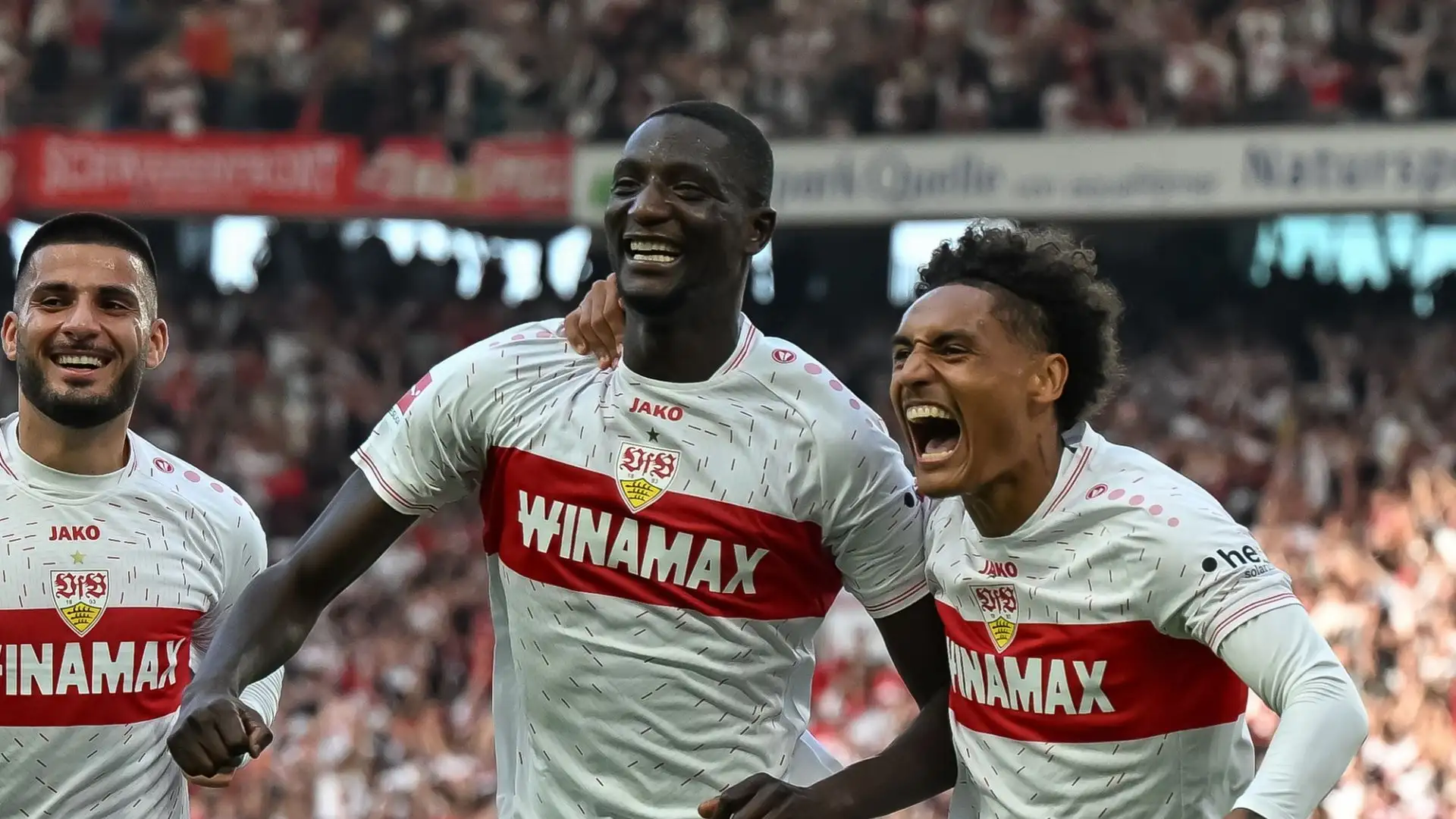 Il Milan è di fronte ad una scelta: anticipare ora i soldi per la punta o rimandare l'investimento, continuando a puntare su Giroud e Jovic?