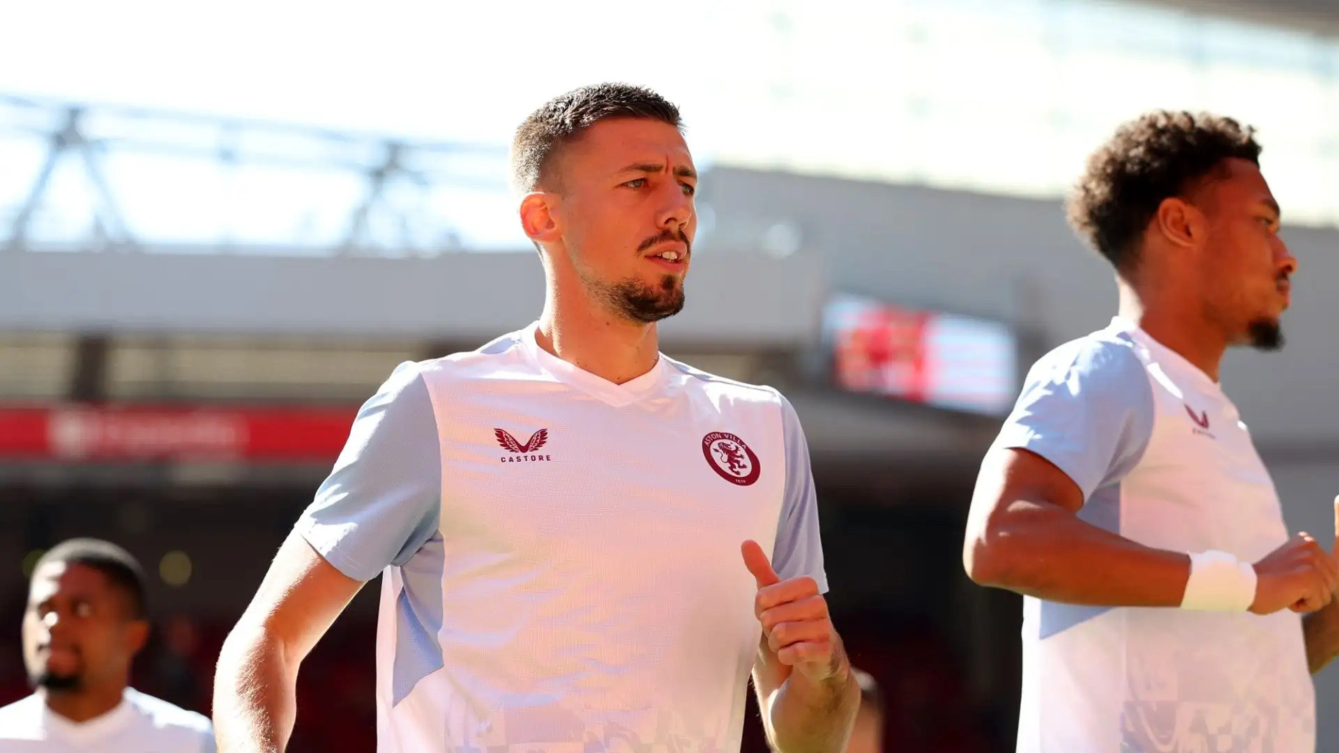 Il difensore non ha praticamente trovato spazio nell'Aston Villa in questi primi mesi, e potrebbe tornare in Catalogna già a gennaio