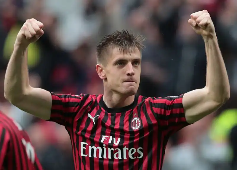 Il Milan rispetta il pronostico nell’ultima partita casalinga della stagione e resta in corsa per un posto nella prossima Champions League fino all’ultima giornata.