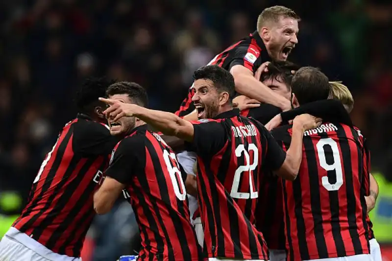 La squadra di Gattuso la spunta all'ultimo secondo grazie a Romagnoli e aggancia la Lazio in zona Champions.