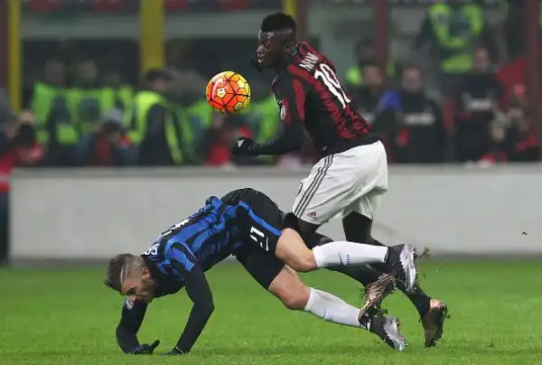 Il Milan travolge l'Inter, Mancini espulso. I rossoneri superano i nerazzurri per 3-0.