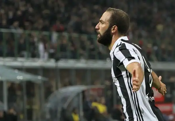 Il Milan parte bene ma due giocate letali di Higuain piegano i rossoneri che non hanno la forza di rieagire e non riescono più ad impensierire Buffon.
