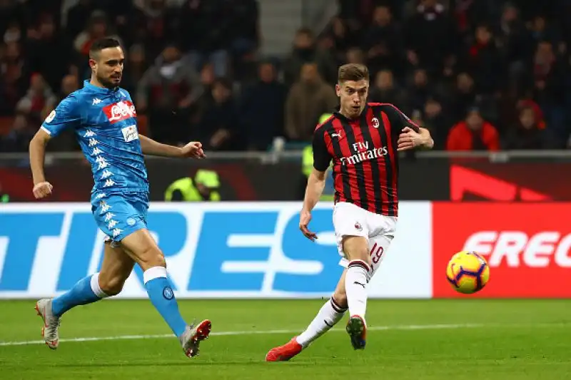 Debutto da titolare da sogno per il polacco in rossonero: Gattuso vince 2-0 e approda in semifinale.
