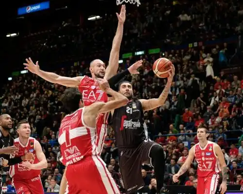 Multe per Olimpia Milano e Virtus Bologna