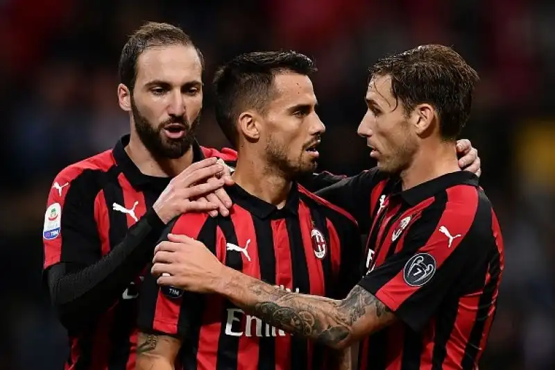 Girandola d'emozioni a Milano con la Samp che ribalta il vantaggio di CUtrone con Saponara e Quagliarella. I rossoneri però reagiscono e risorpassano i liguri con Higuain e Suso. 