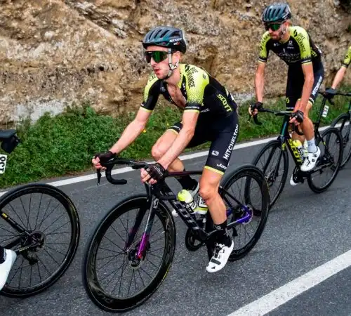 Il Giro d’Italia perde una squadra intera