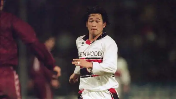 Kazuyoshi Miura, meteora del Genoa (con un gol indimenticabile in un derby, però) ha segnato a 48 anni un gol per lo Yokohama nella cadetteria giapponese, infrangendo un nuovo record.