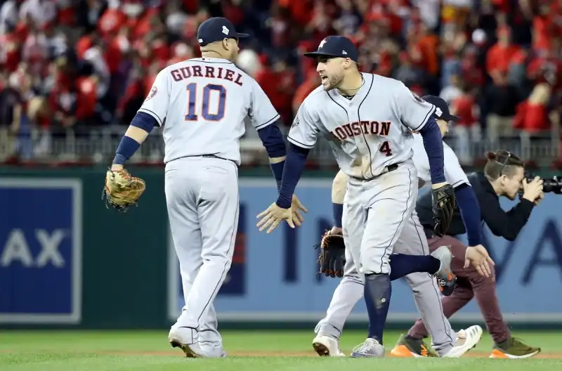 World Series, gli Astros si portano a casa gara 5