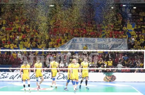 Atanasijevic e compagni sconfitti dalla squadra di Bruno e Ngapeth nella prima semifinale della Coppa Italia Superlega 2016.