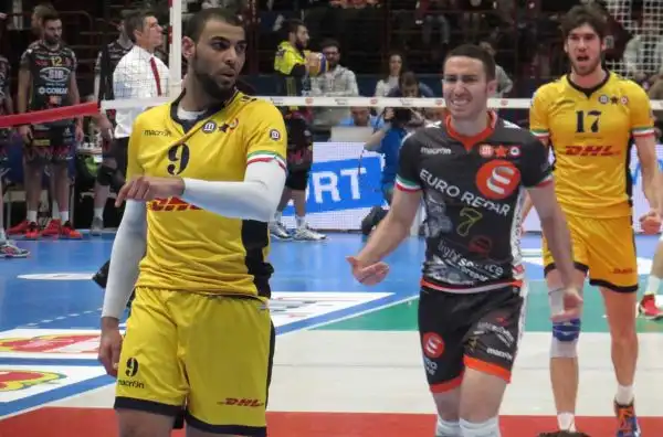 Atanasijevic e compagni sconfitti dalla squadra di Bruno e Ngapeth nella prima semifinale della Coppa Italia Superlega 2016.