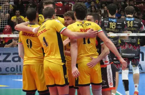 Atanasijevic e compagni sconfitti dalla squadra di Bruno e Ngapeth nella prima semifinale della Coppa Italia Superlega 2016.
