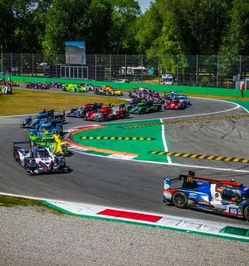 Monza, spettacolo sotto al sole: le foto