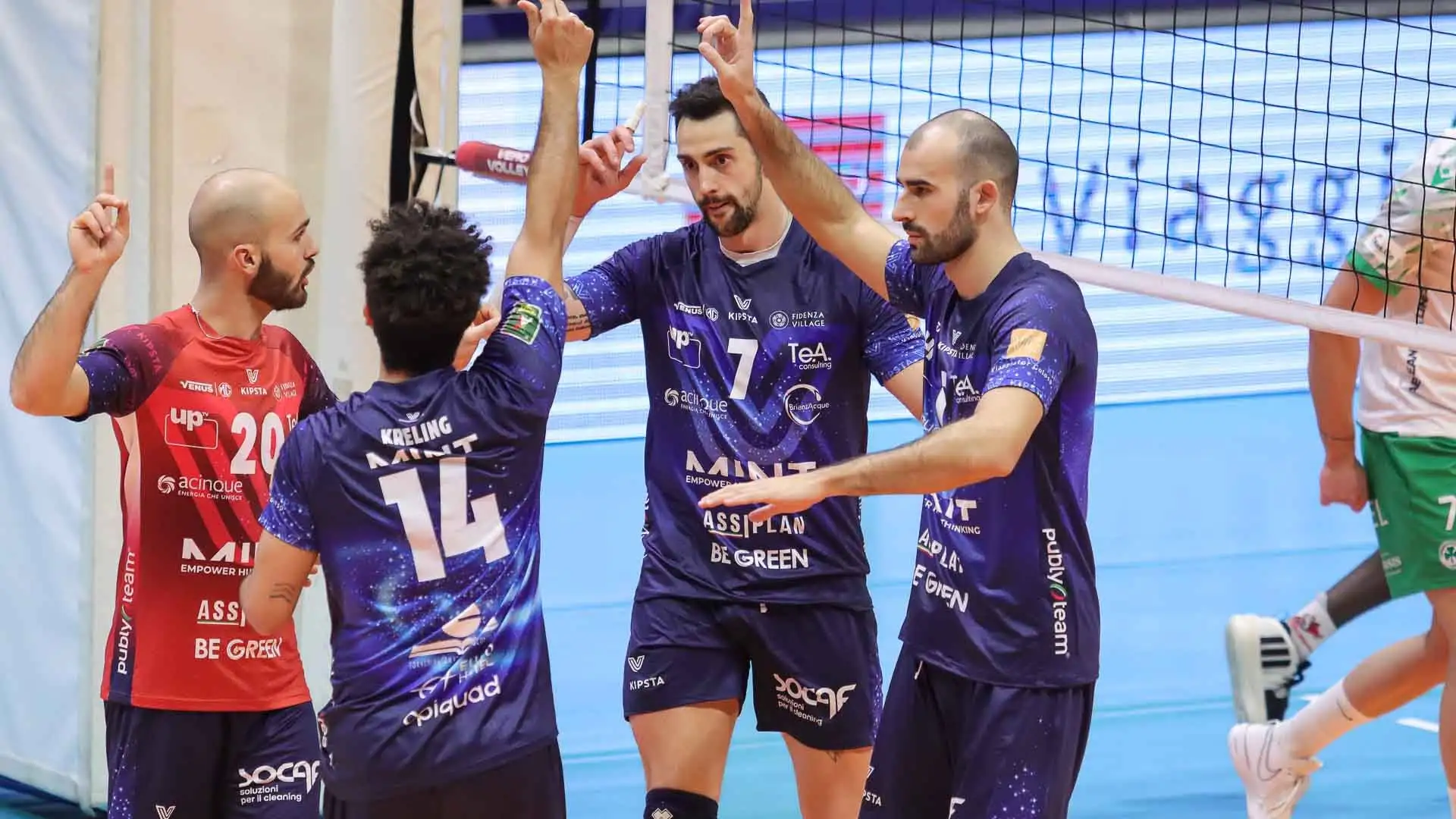 In Grecia durante l'ultimo derby con l'Olympiacos si sono verificati violentissimi scontri.
